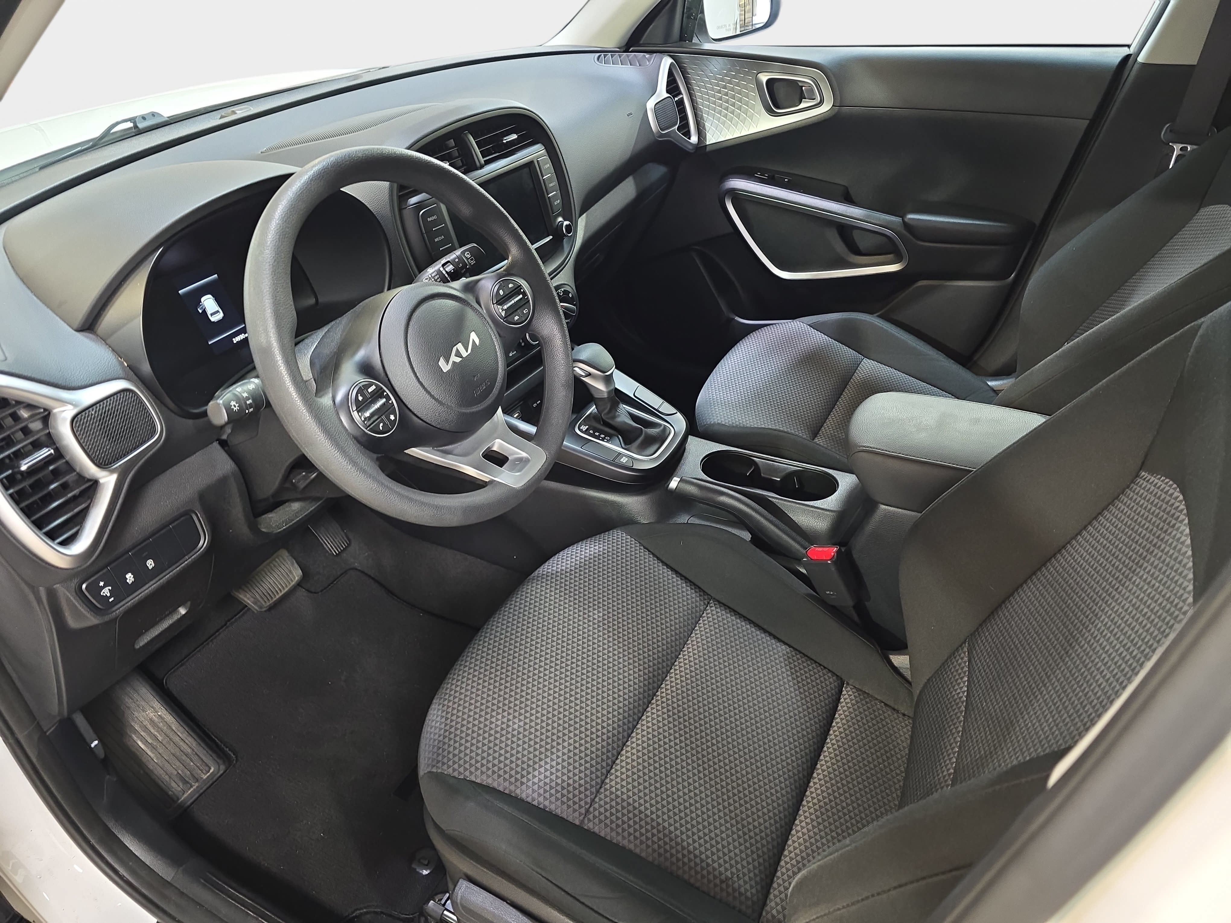 Used 2023 Kia Soul LX w/ LX Technology Package FWD image 13