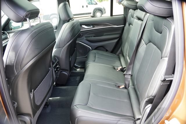 New 2026 Jeep Grand Cherokee Limited AWD/4WD image 11