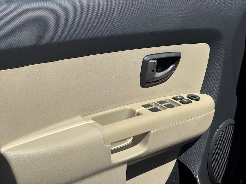 Used 2010 Kia Soul ! FWD image 10