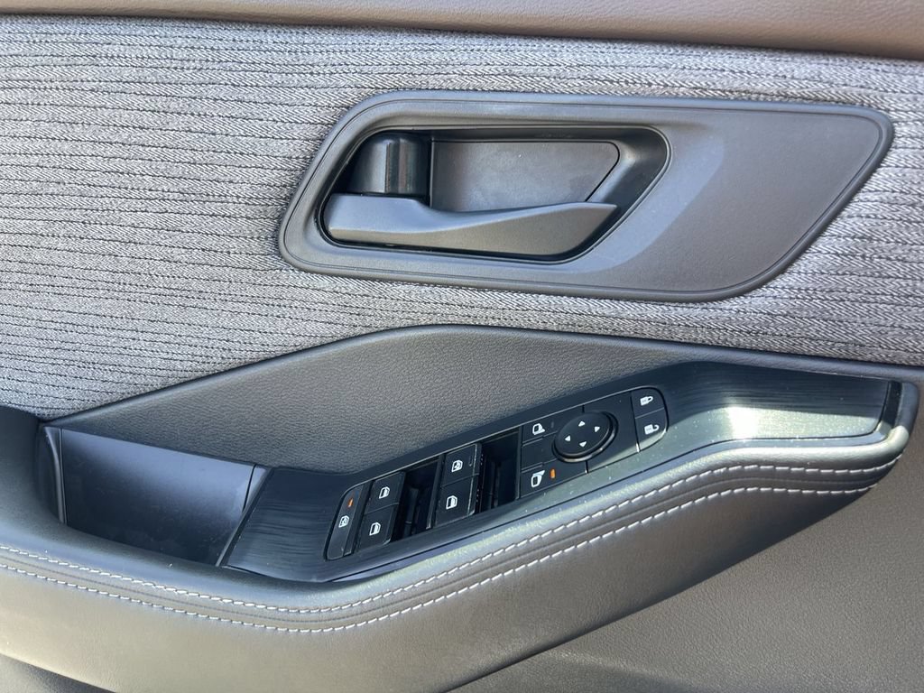 Used 2021 Nissan Rogue S FWD image 22