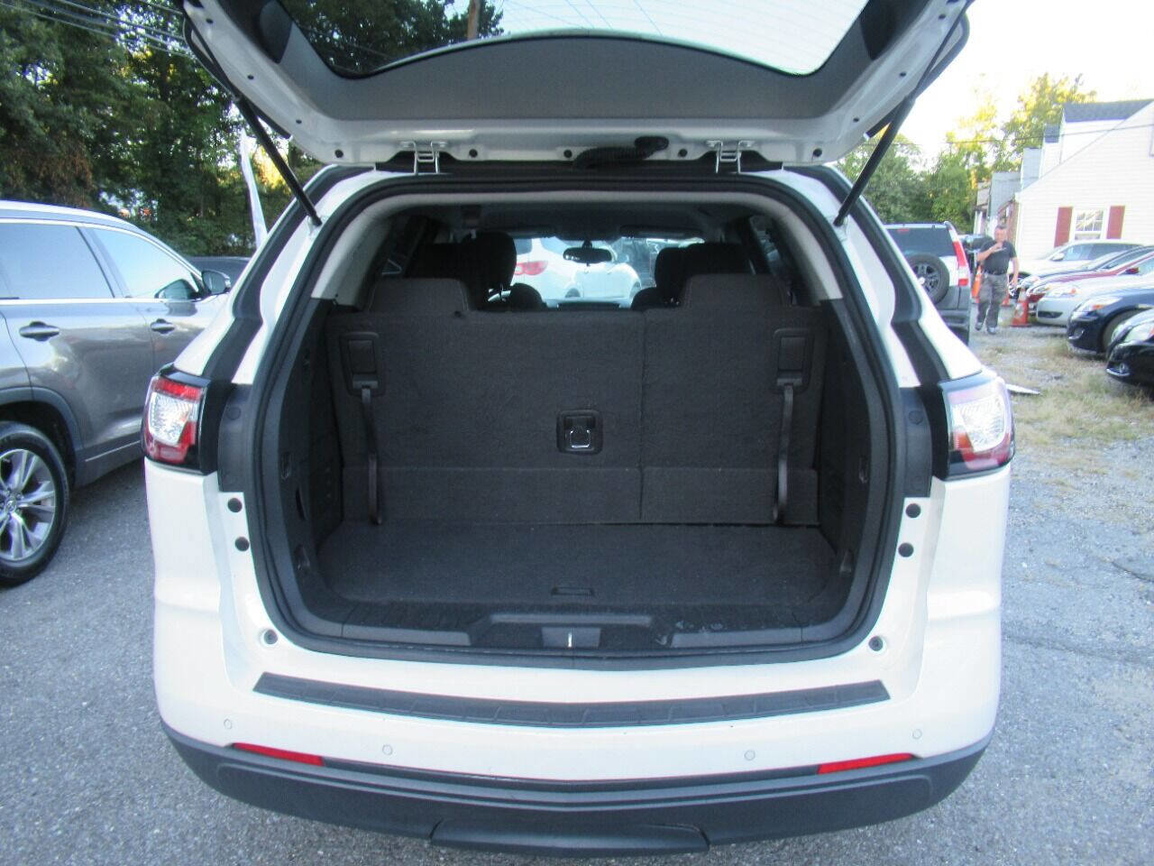 Used 2015 Chevrolet Traverse LT image 13