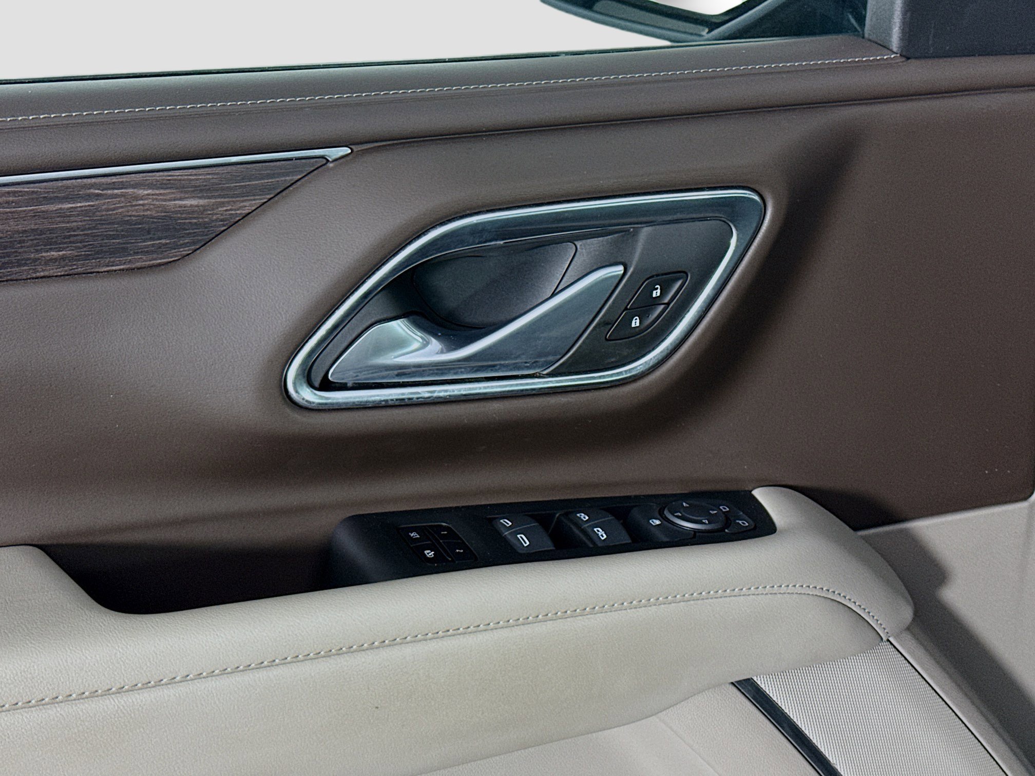 Used 2024 Chevrolet Suburban LT RWD image 24