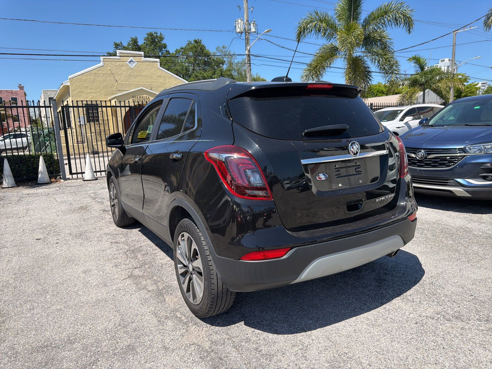 Used 2022 Buick Encore Preferred w/ Safety Package FWD image 6