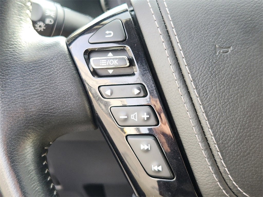 Used 2022 Nissan Armada Platinum image 22