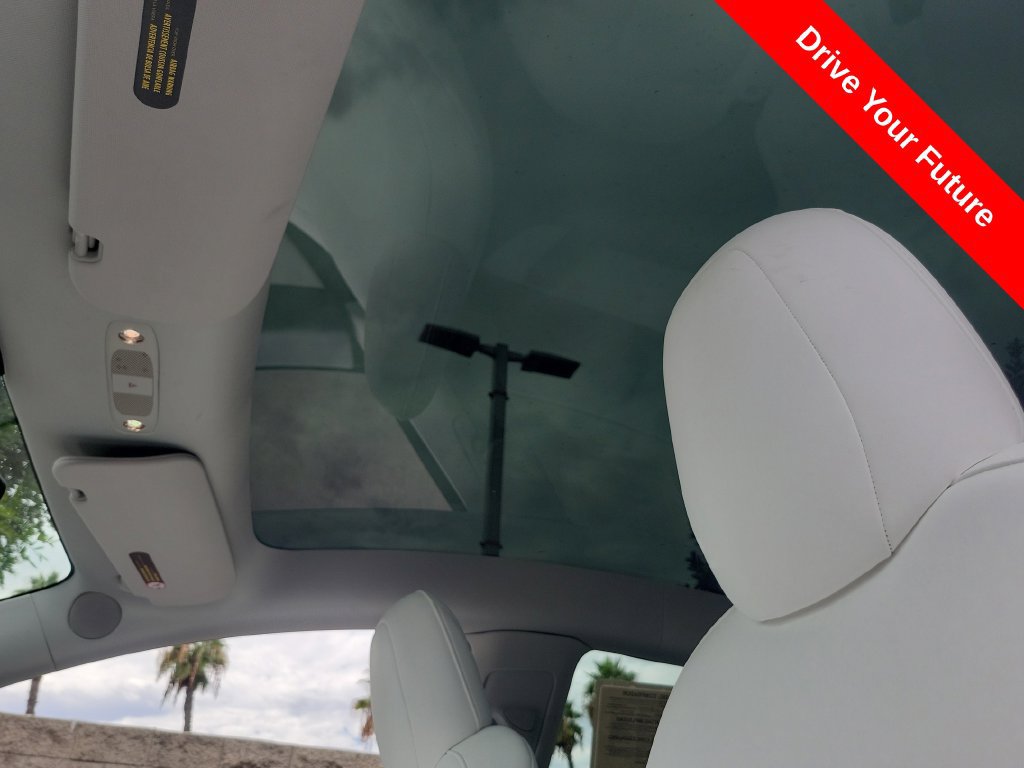 Used 2022 Tesla Model Y Long Range AWD/4WD image 13
