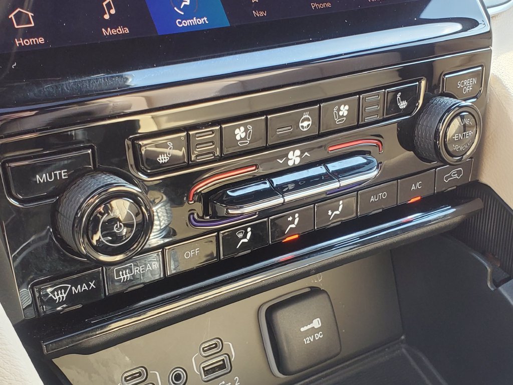 Used 2024 Jeep Grand Cherokee Limited w/ Luxury Tech Group II AWD/4WD image 18