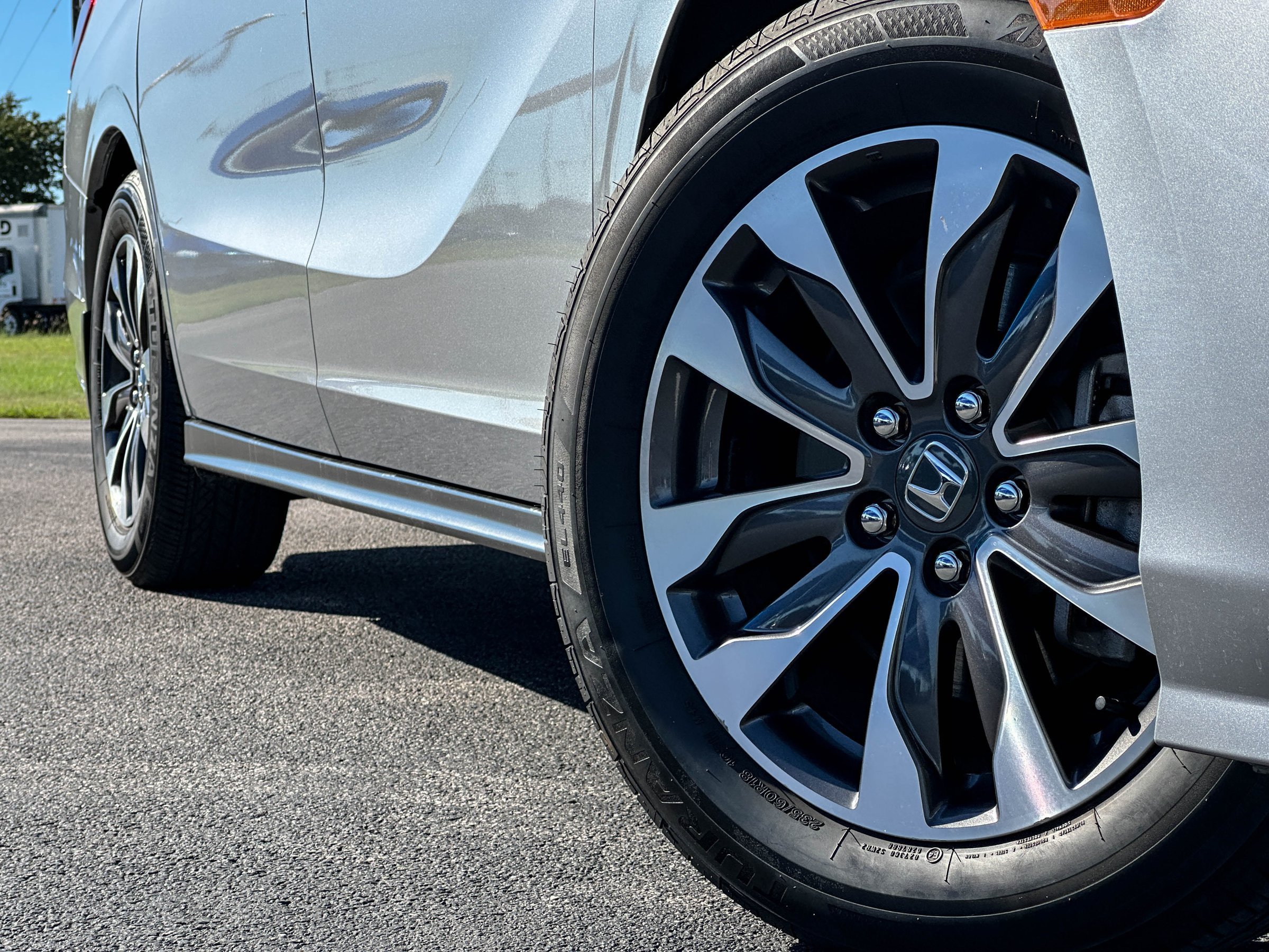 Certified 2024 Honda Odyssey EX-L image 3