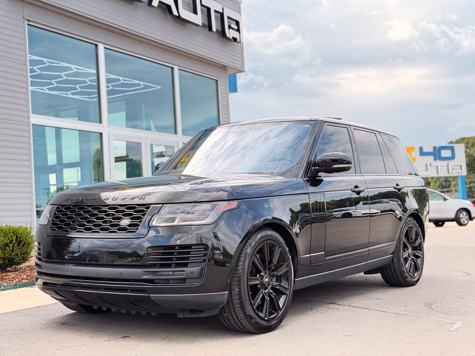 Used 2018 Land Rover Range Rover Supercharged AWD/4WD image 9