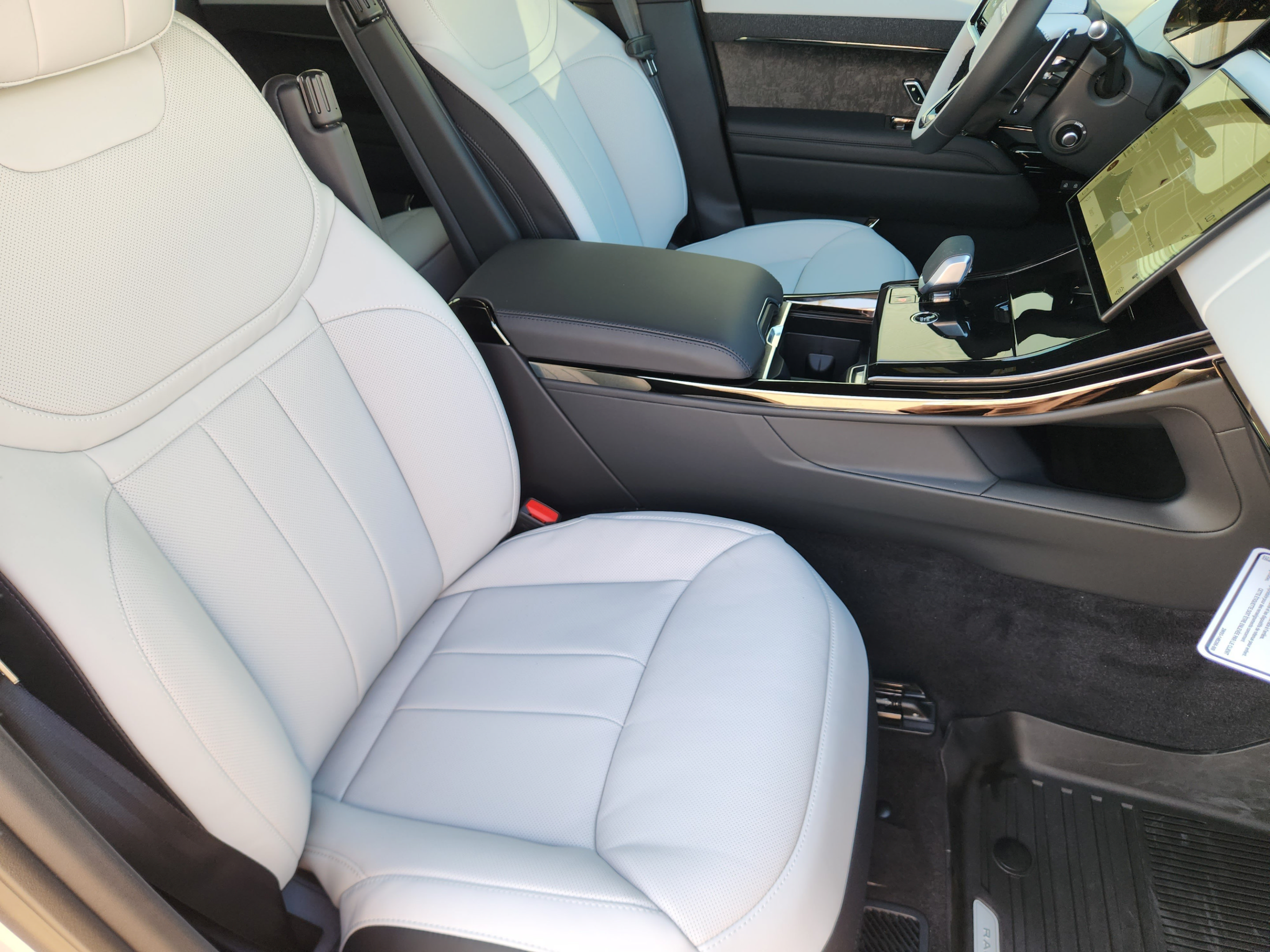 New 2026 Land Rover Range Rover Sport Dynamic SE AWD/4WD image 9