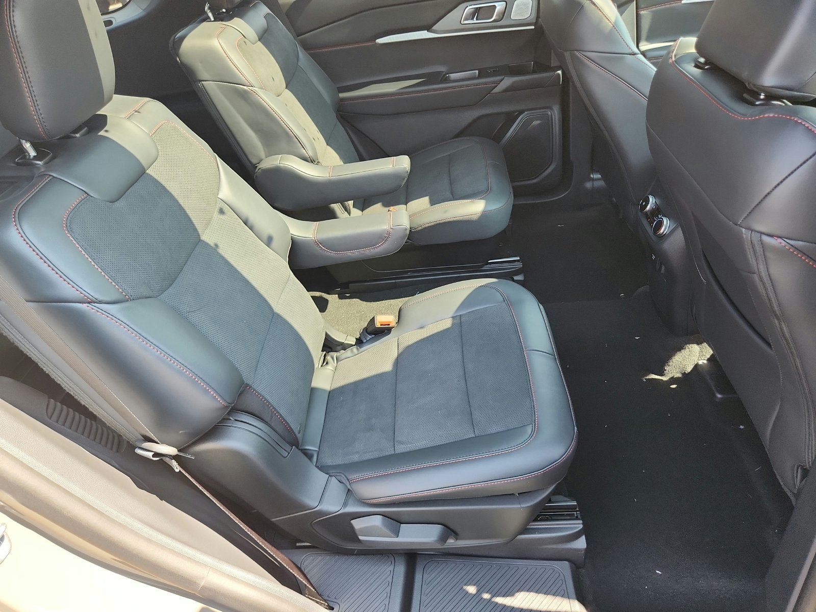 New 2026 Ford Explorer ST w/ Sun And Sound Package AWD/4WD image 32