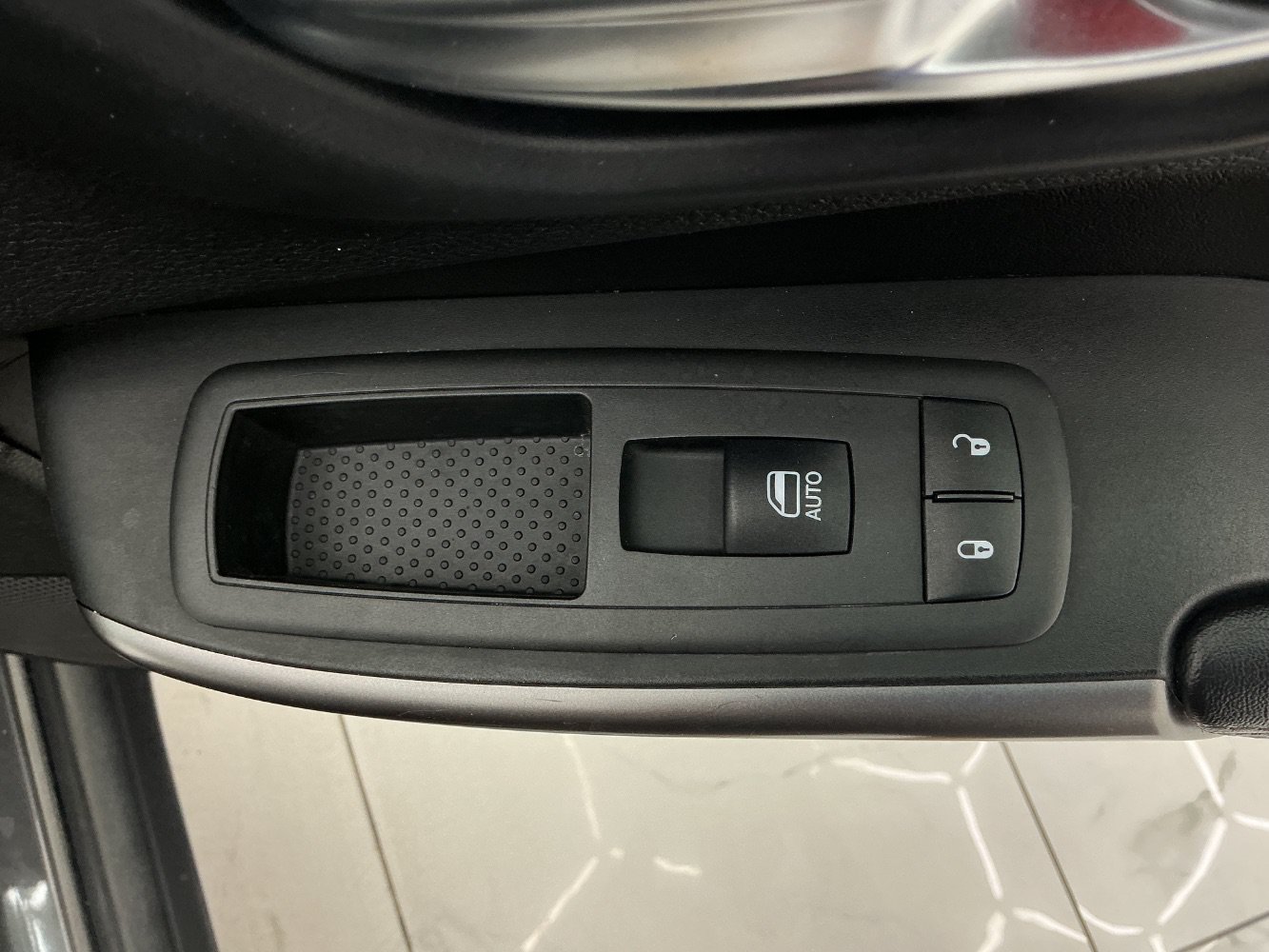 Used 2019 Jeep Cherokee Limited AWD/4WD image 40
