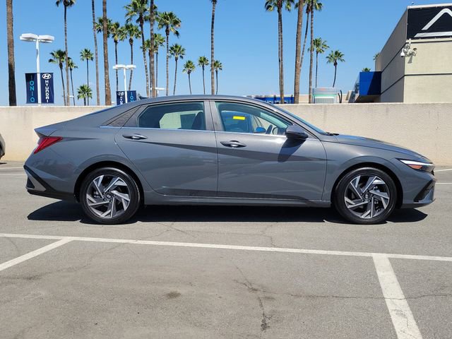 Used 2025 Hyundai Elantra Limited image 34