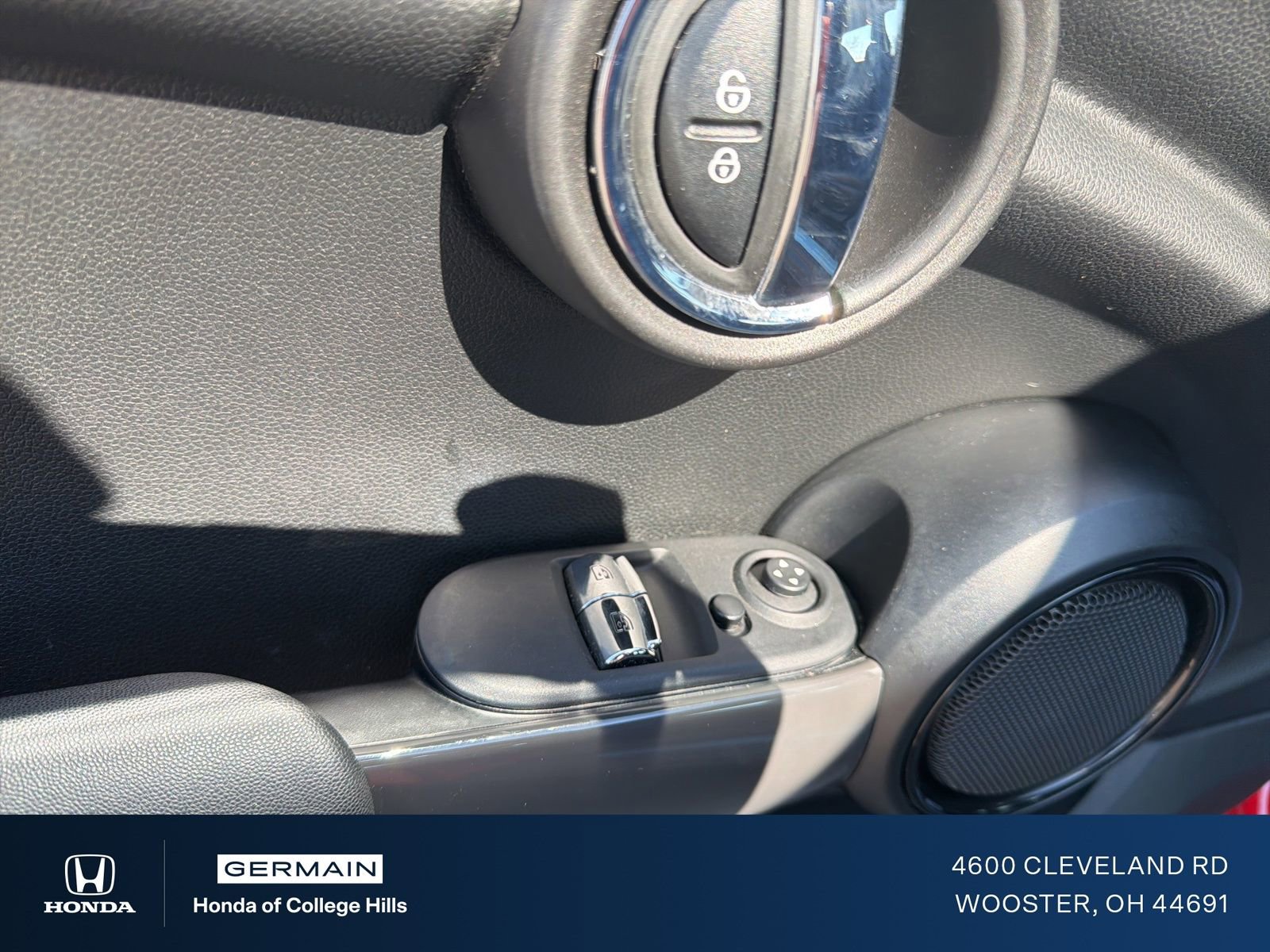 Used 2021 MINI Cooper 2-Door Hardtop image 13