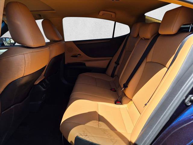 Used 2023 Lexus ES 300h w/ Premium Package FWD image 18