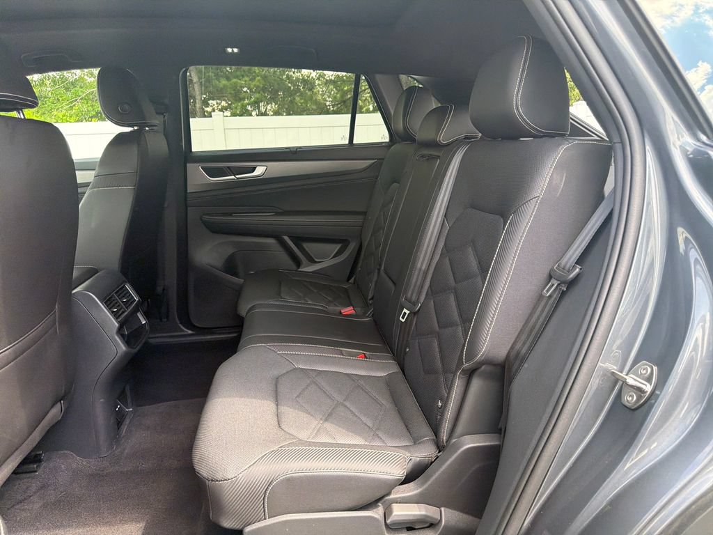 Used 2025 Volkswagen Atlas Cross Sport SE w/ Panoramic Sunroof Package FWD image 30