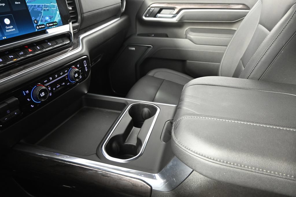 Used 2025 Chevrolet Silverado 3500 LTZ w/ LTZ Convenience Package AWD/4WD image 31