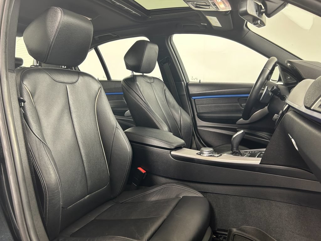 Used 2018 BMW 340i xDrive Sedan w/ Premium Package AWD/4WD image 23