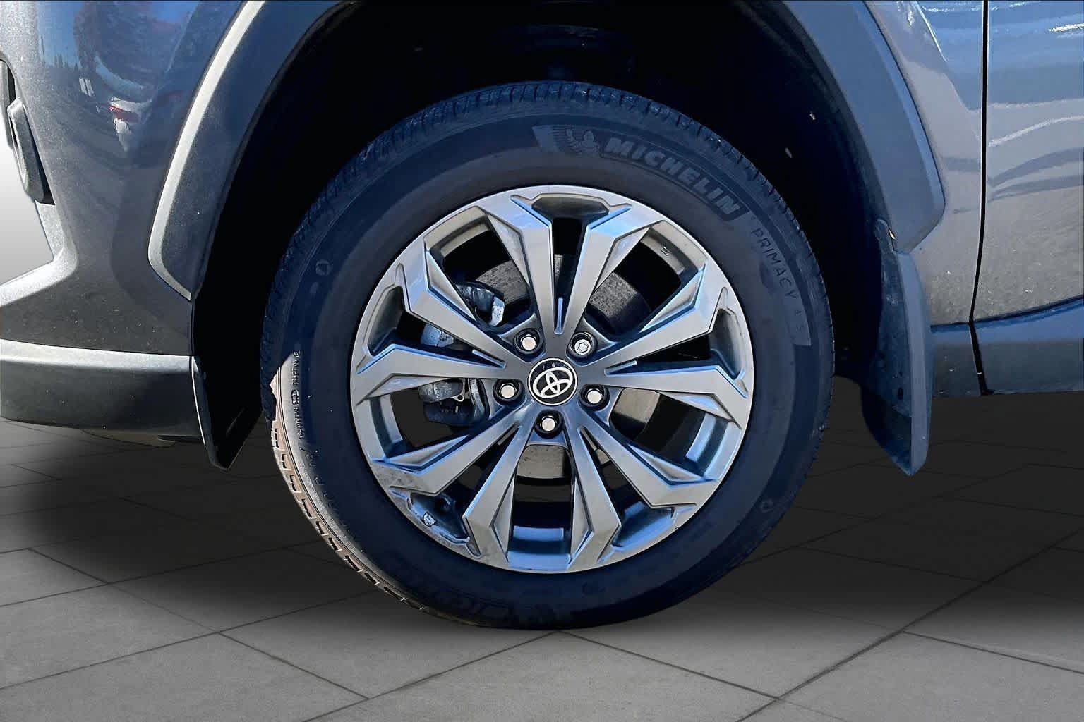 Used 2022 Toyota RAV4 Limited AWD/4WD image 11