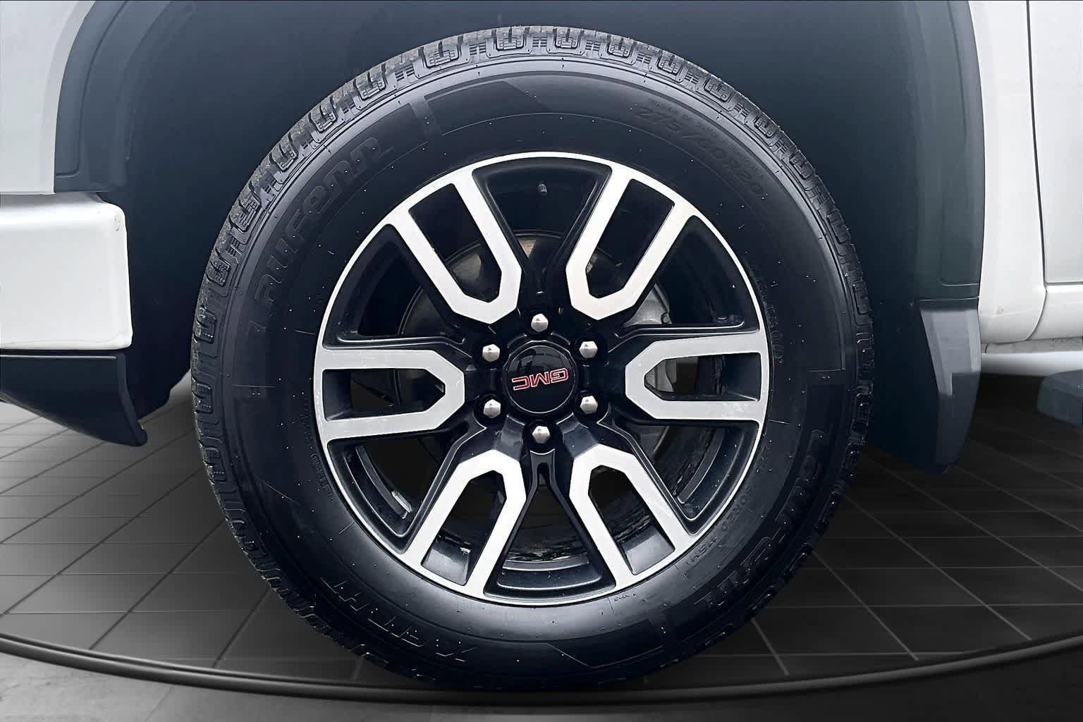 Used 2025 GMC Sierra 1500 AT4 w/ Technology Package image 8