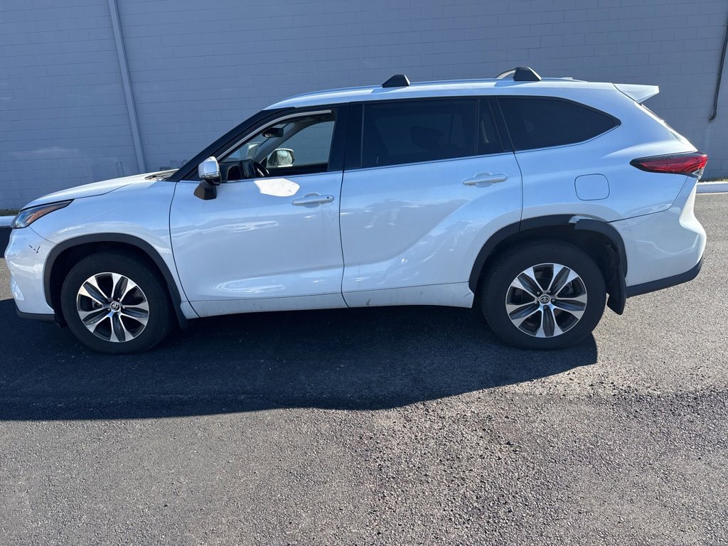 Used 2022 Toyota Highlander XLE