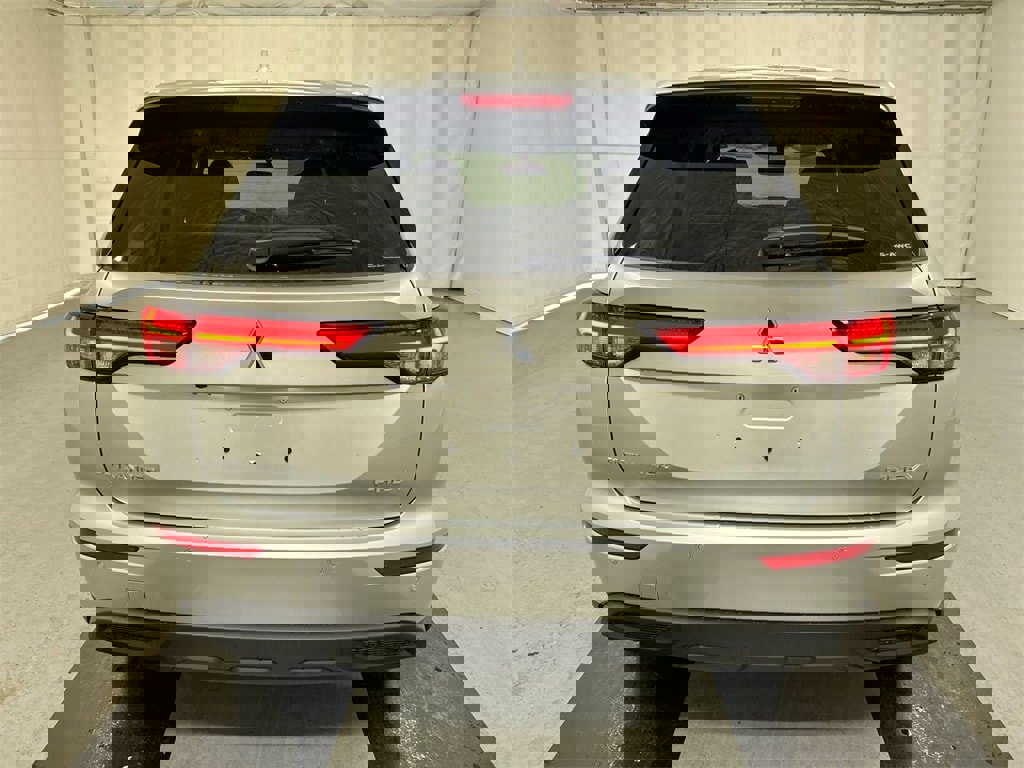 New 2025 Mitsubishi Outlander ES image 8