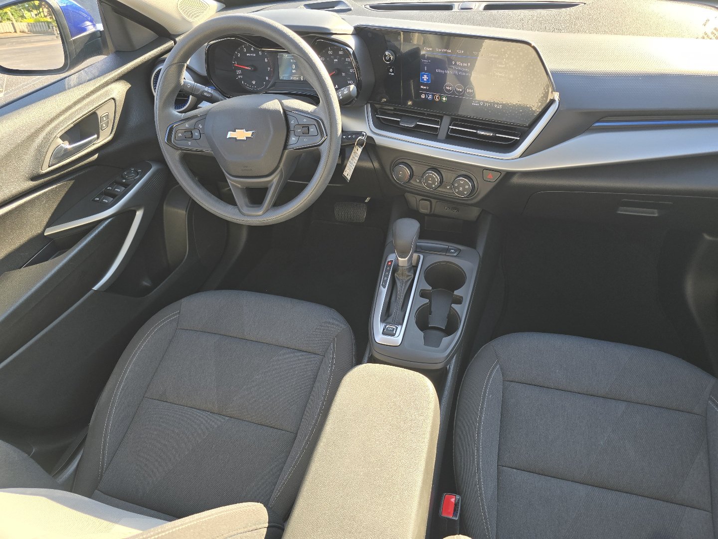 Used 2024 Chevrolet Trax LS w/ LS Convenience Package FWD image 26