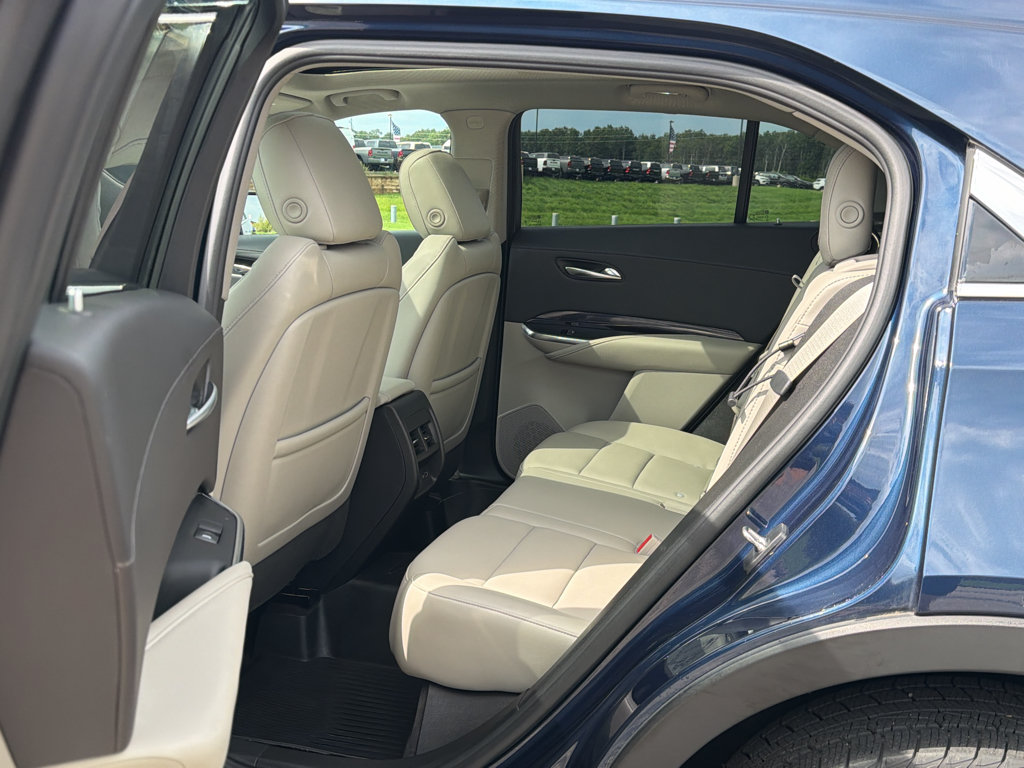 Used 2021 Cadillac XT4 Luxury w/ Cold Weather Package AWD/4WD image 35