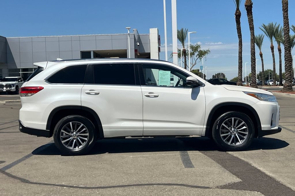 Certified 2018 Toyota Highlander XLE w/ Carpet Mat Package (TMS) FWD image 3