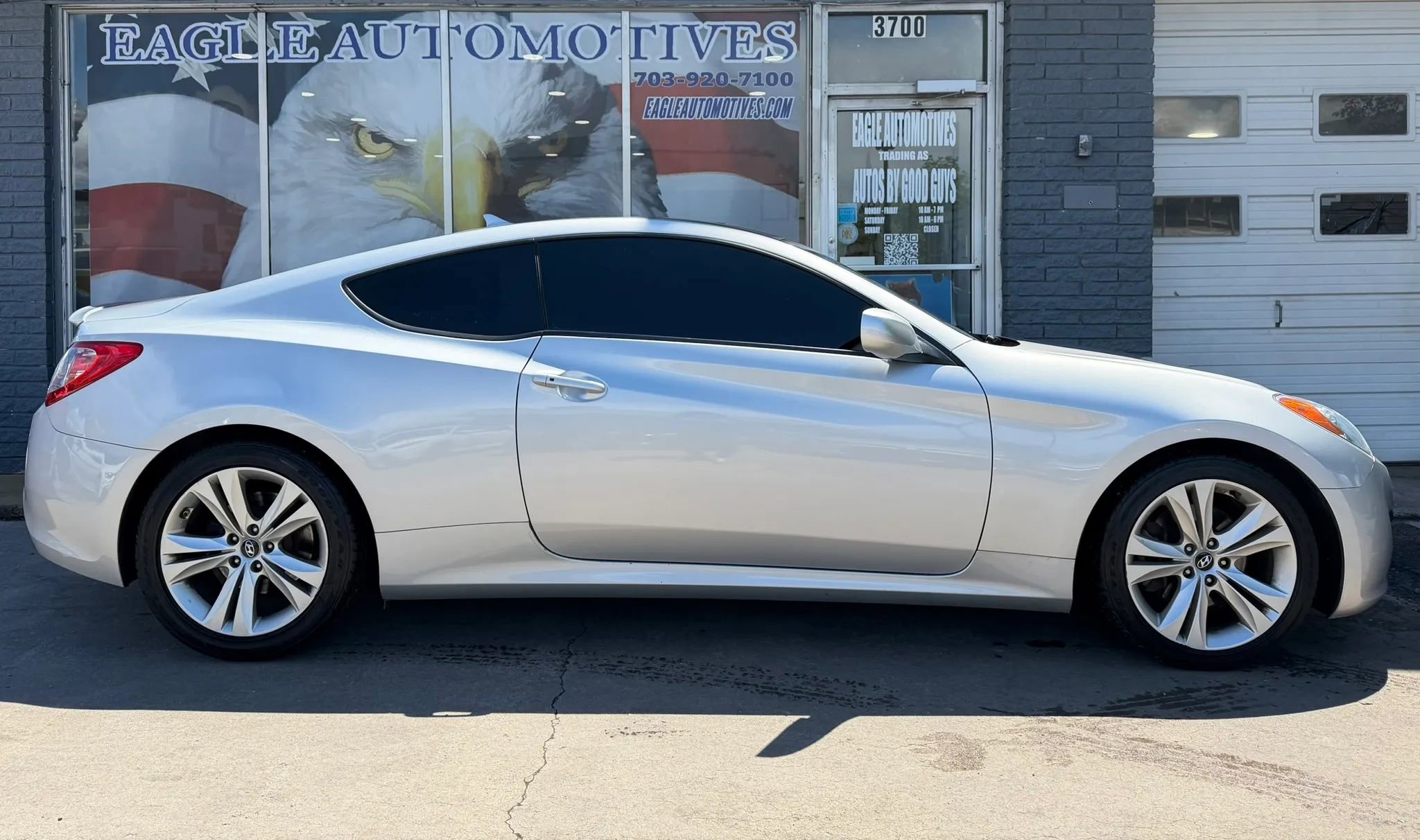 Used 2011 Hyundai Genesis 2.0T RWD image 2