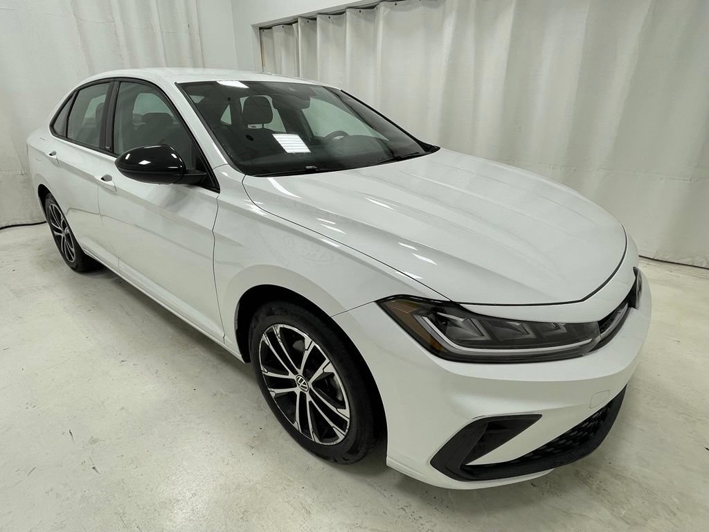 Used 2025 Volkswagen Jetta Sport FWD image 4