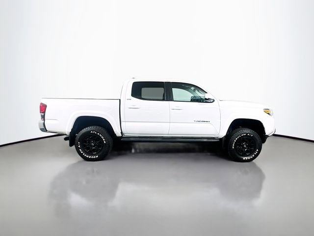 Used 2019 Toyota Tacoma SR5 w/ Four Season Floor Mat Package AWD/4WD image 7