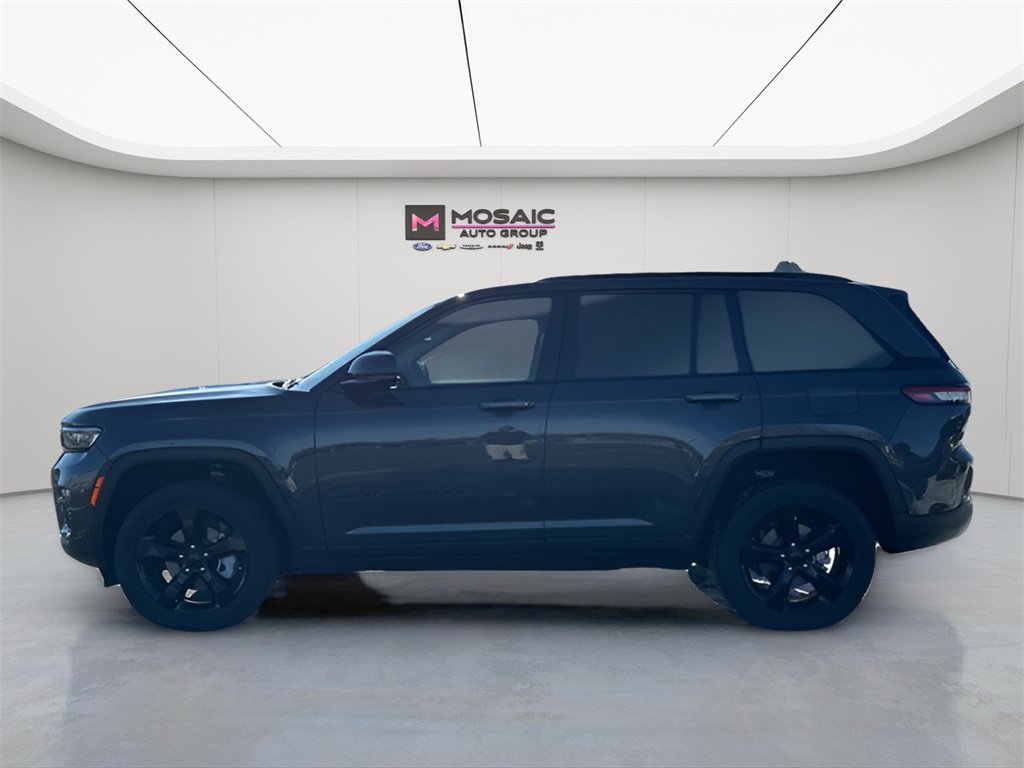 Used 2023 Jeep Grand Cherokee Limited w/ Black Appearance Package image 4
