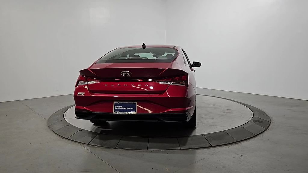 Certified 2022 Hyundai Elantra SEL FWD image 4