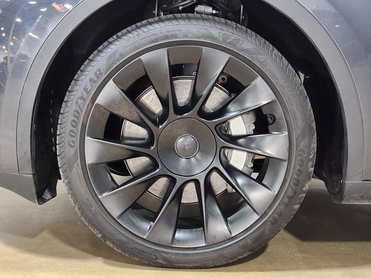 Used 2024 Tesla Model Y Long Range AWD/4WD image 28