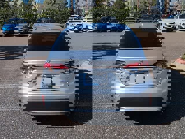 Used 2022 Toyota Corolla LE image 7