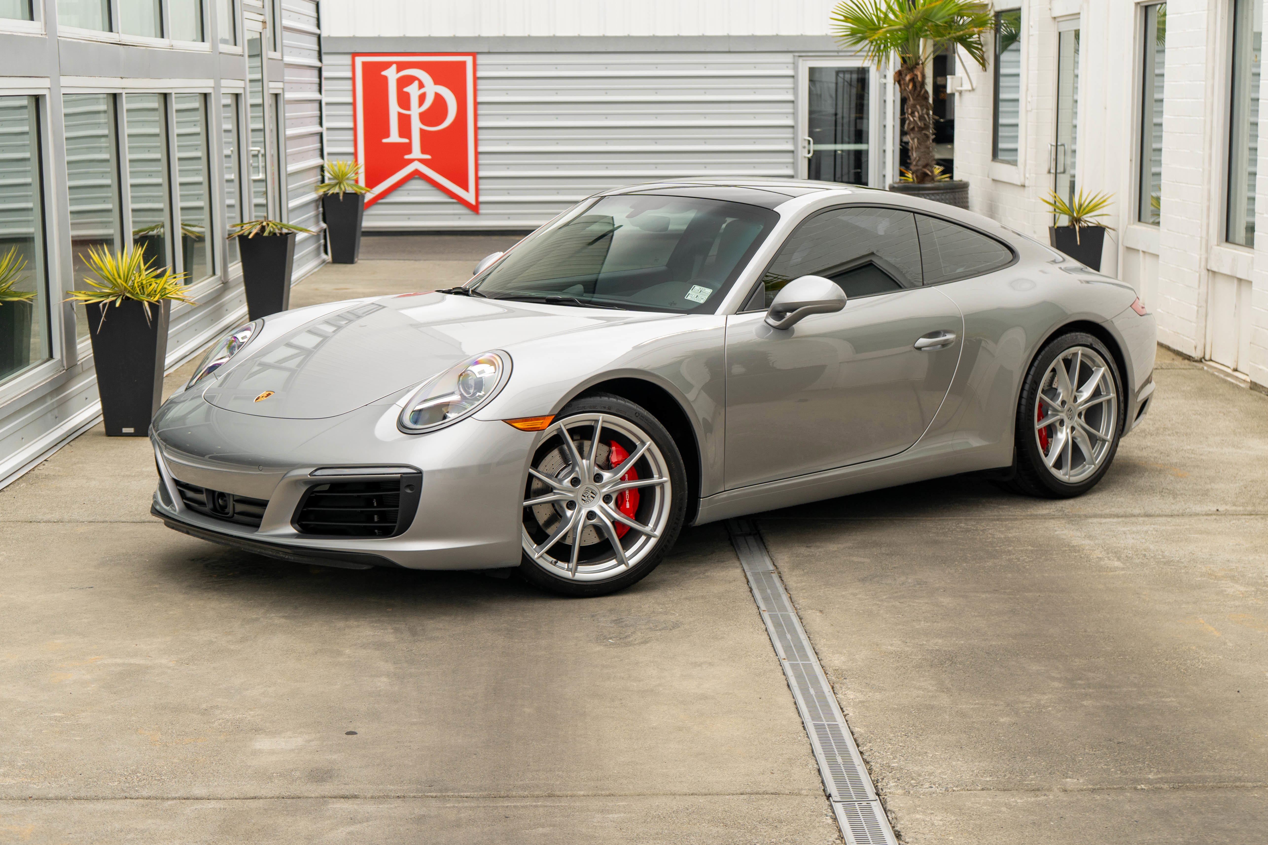 Used 2018 Porsche 911 Carrera S RWD image 2