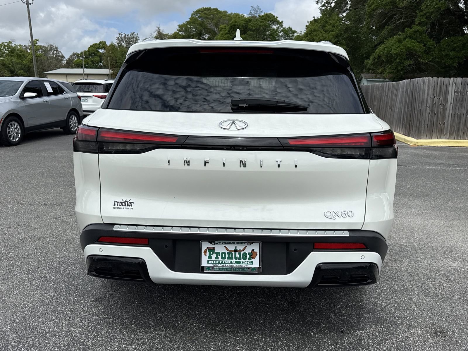 Used 2023 INFINITI QX60 Luxe w/ Cargo Package FWD image 4