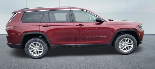 Used 2022 Jeep Grand Cherokee L Laredo w/ Luxury Tech Group I RWD image 2