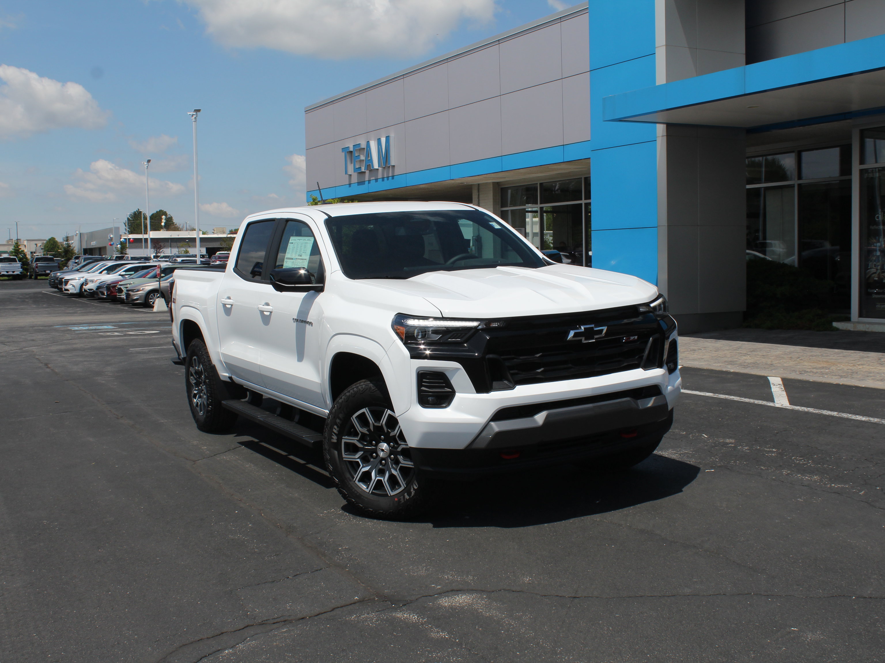New 2026 Chevrolet Colorado Z71 w/ Technology Package AWD/4WD image 2