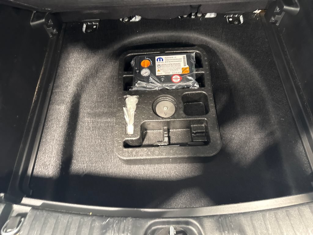 Used 2024 Jeep Compass Latitude AWD/4WD image 39