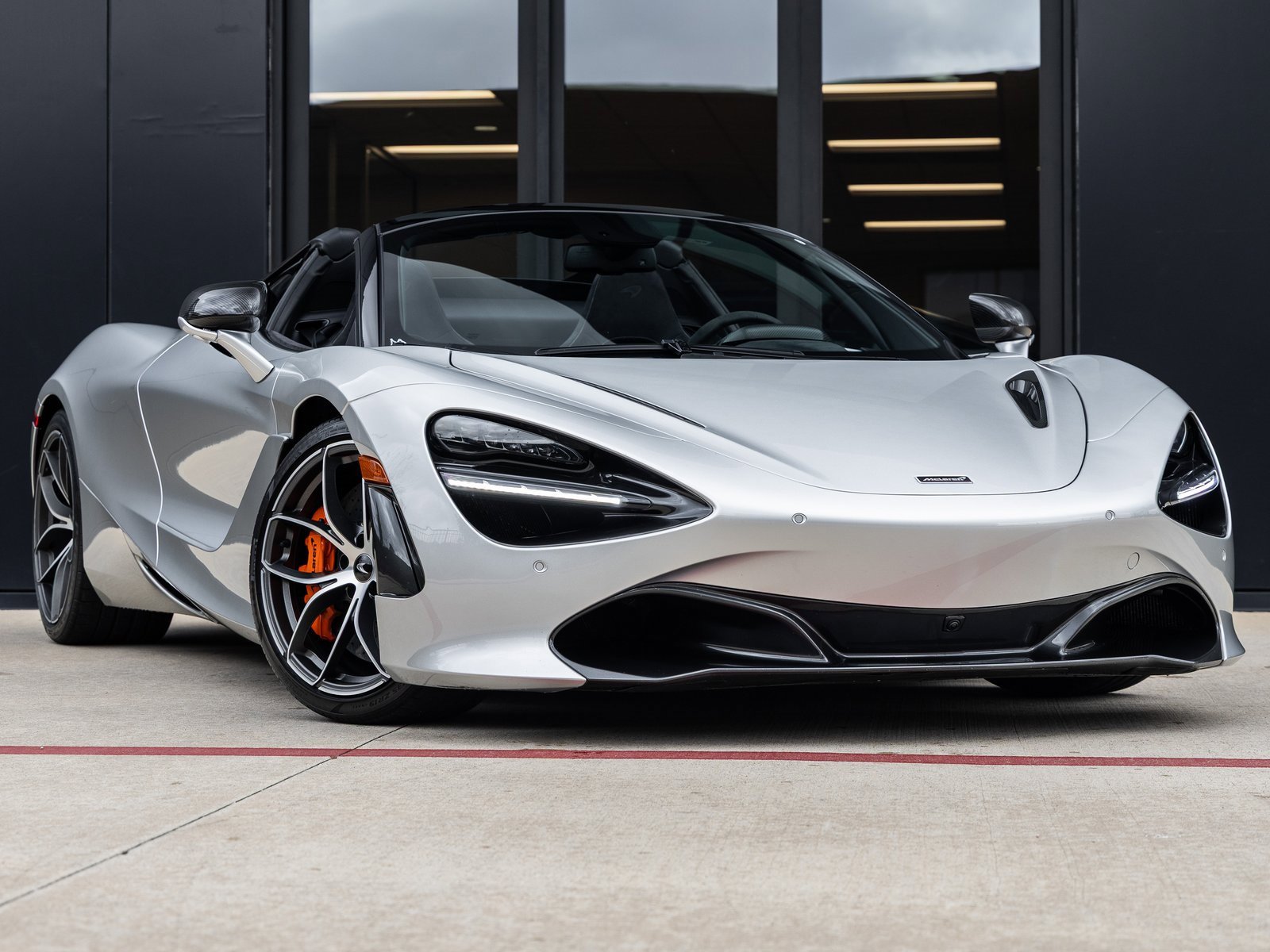 Used 2020 McLaren 720S Spider image 3