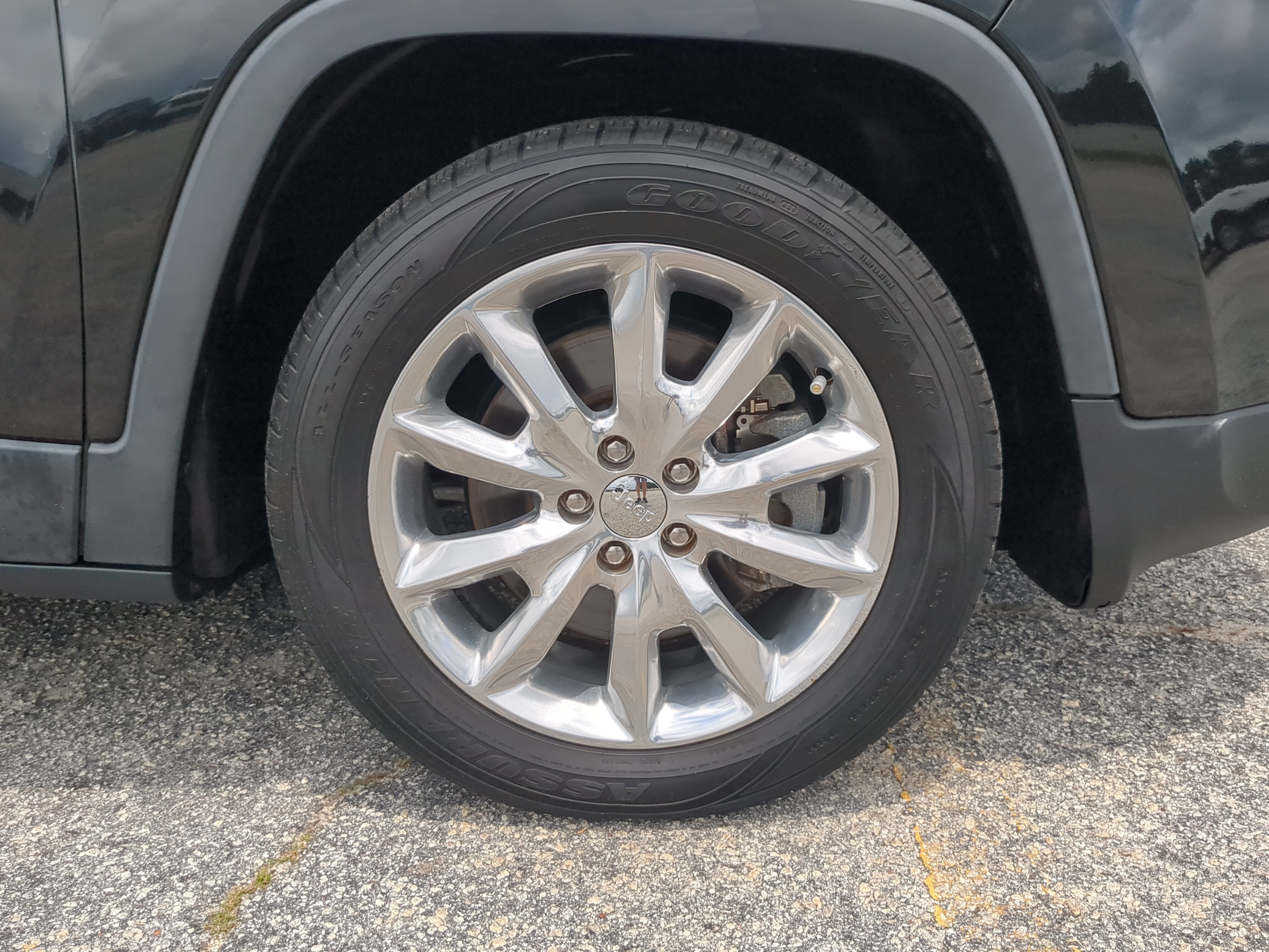 Used 2015 Jeep Cherokee Limited FWD image 9