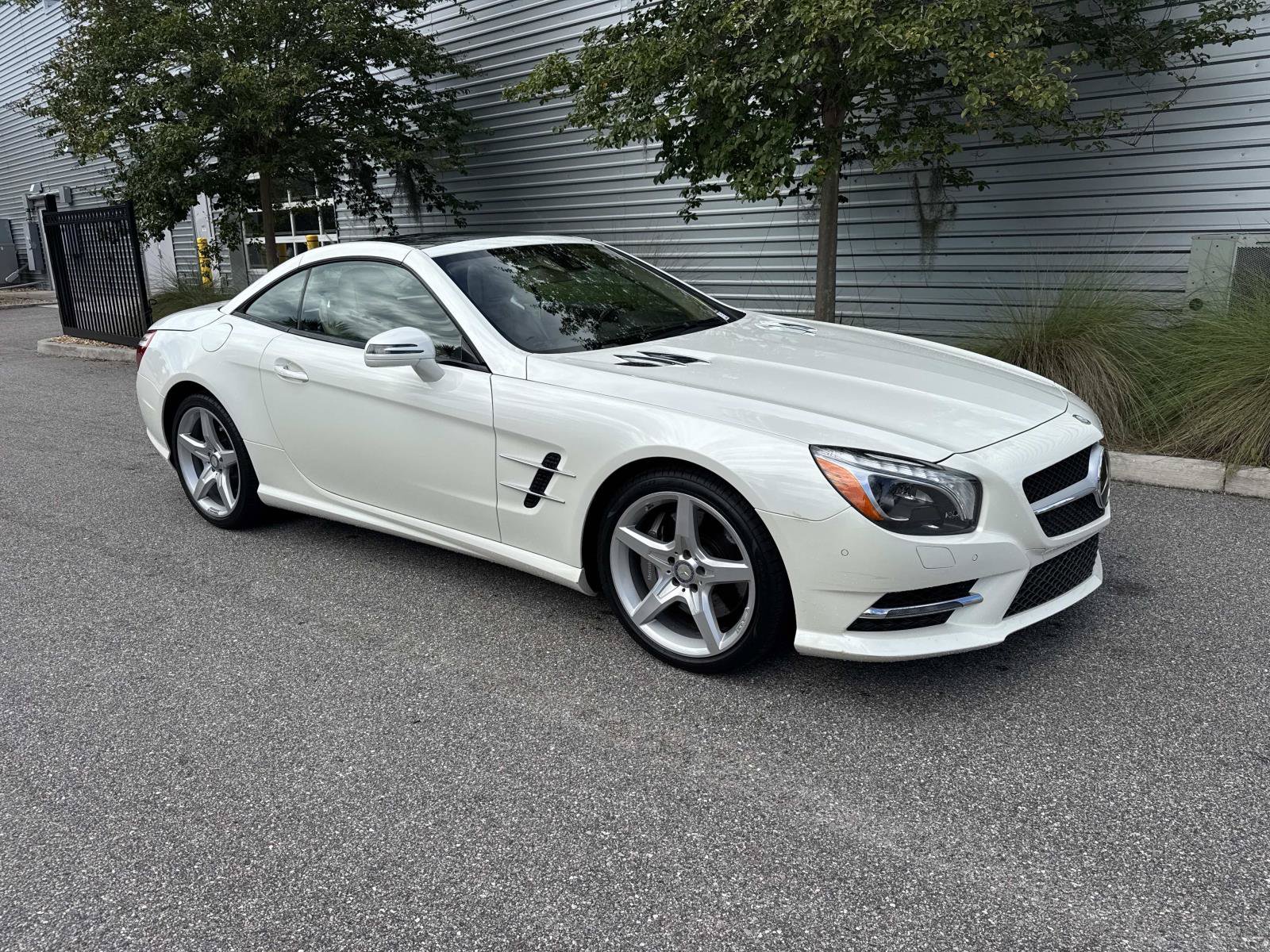 Used 2015 Mercedes-Benz SL 550 image 4