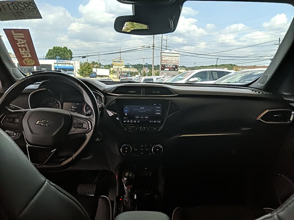 Used 2021 Chevrolet TrailBlazer RS w/ Sun and Liftgate Package image 12