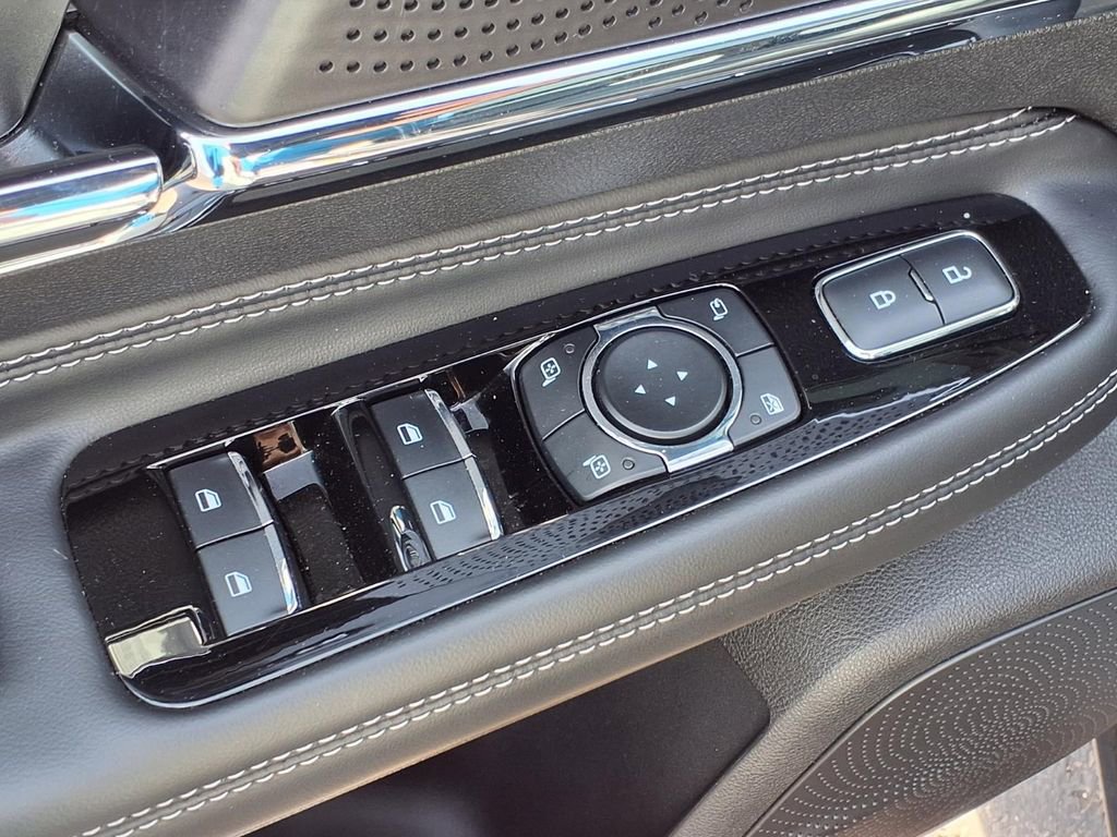 Used 2024 Lincoln Corsair Premiere w/ Equipment Group 101A image 16