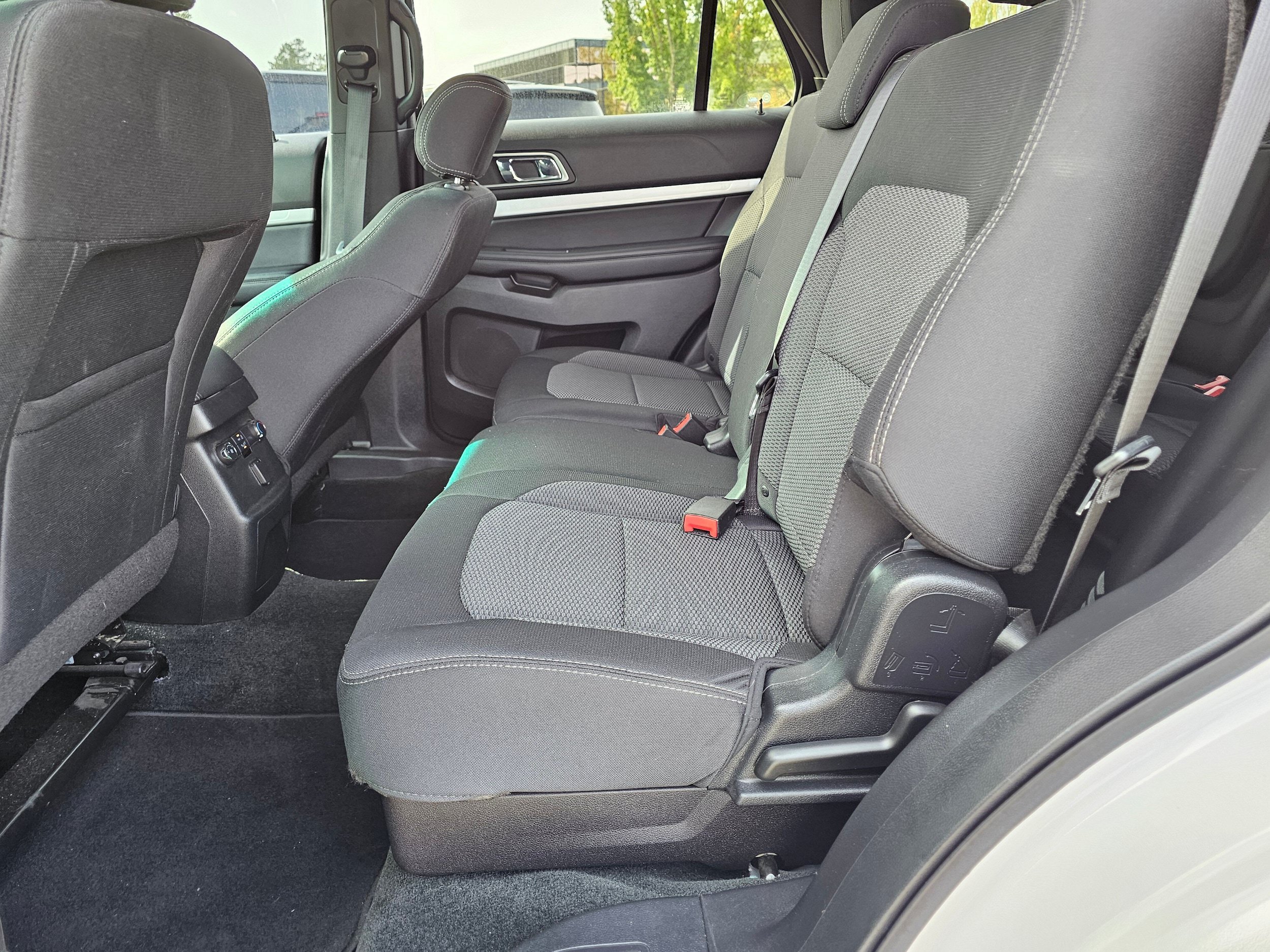 Used 2016 Ford Explorer XLT w/ Equipment Group 201A AWD/4WD image 19