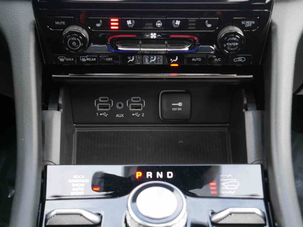 New 2025 Jeep Grand Cherokee L Overland w/ Advanced Protech Group III AWD/4WD image 6