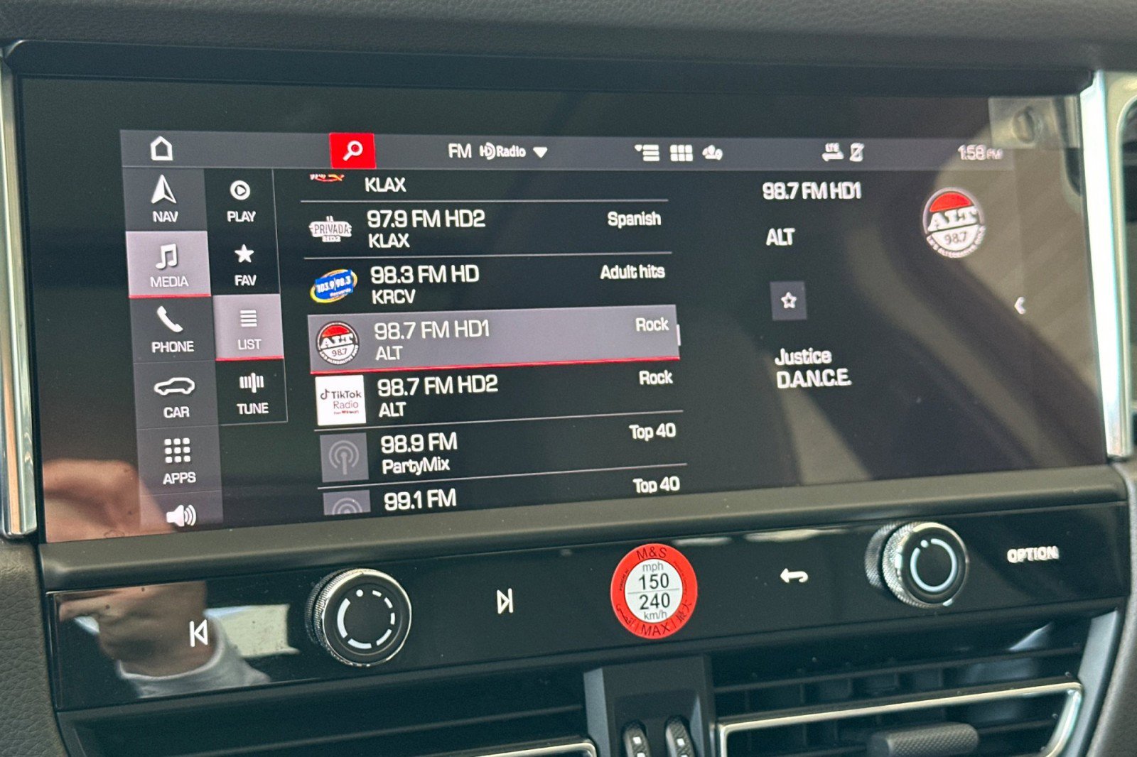 Certified 2026 Porsche Macan AWD/4WD image 18
