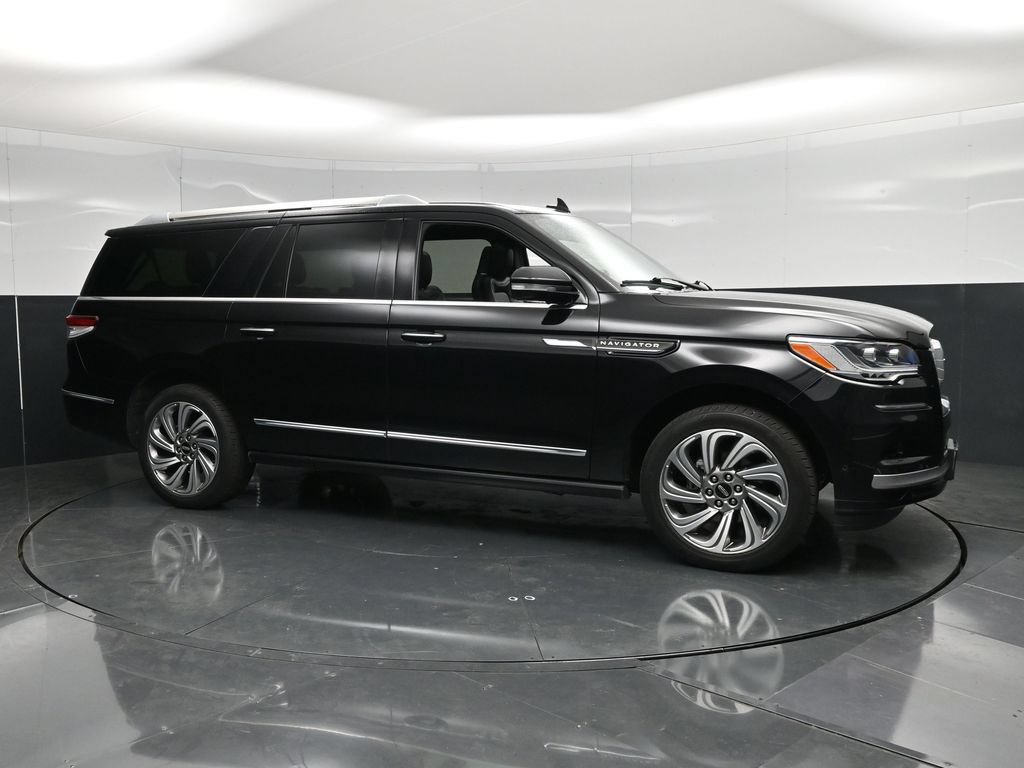 Used 2022 Lincoln Navigator L Reserve AWD/4WD image 5