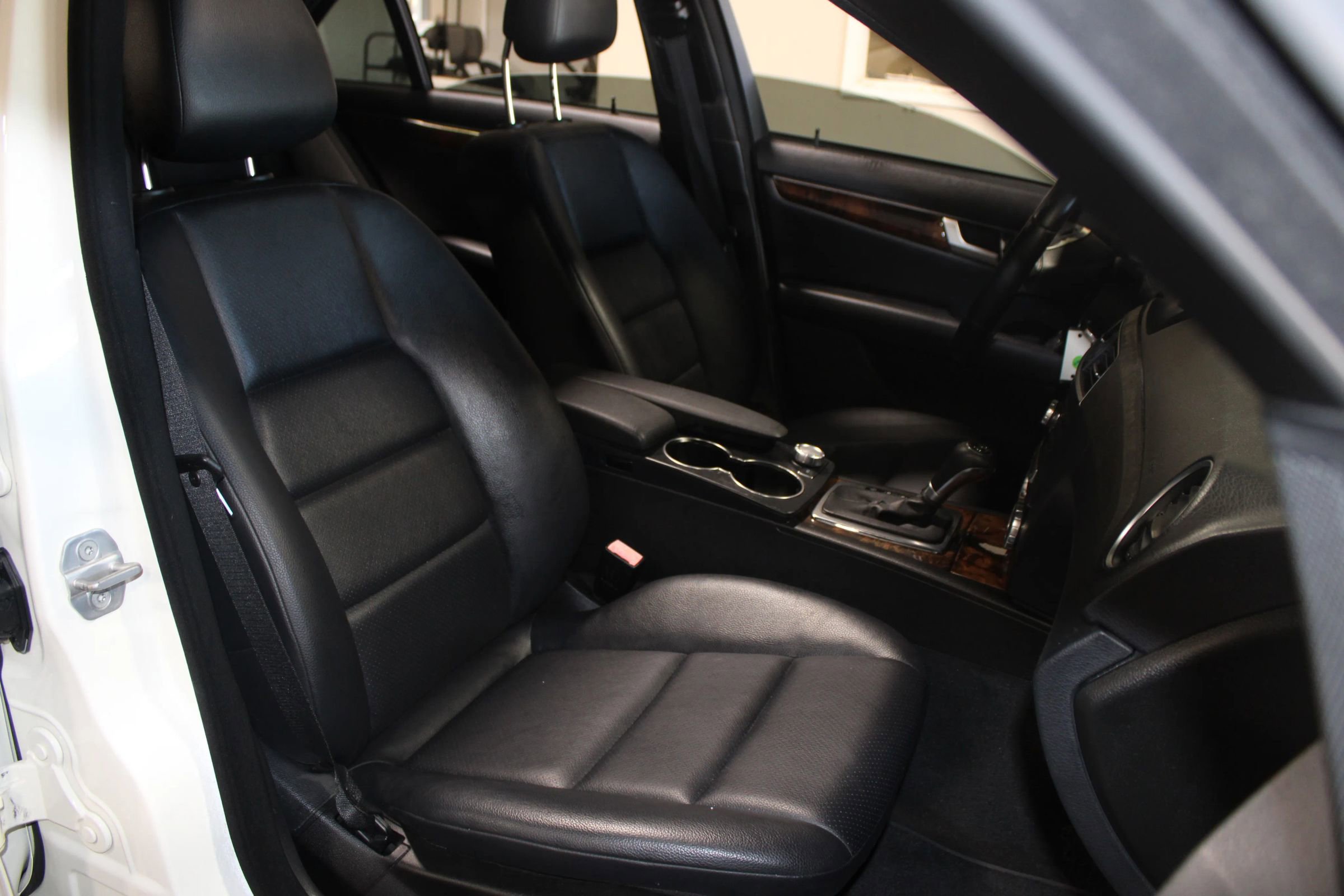 Used 2012 Mercedes-Benz C 250 Sedan image 24